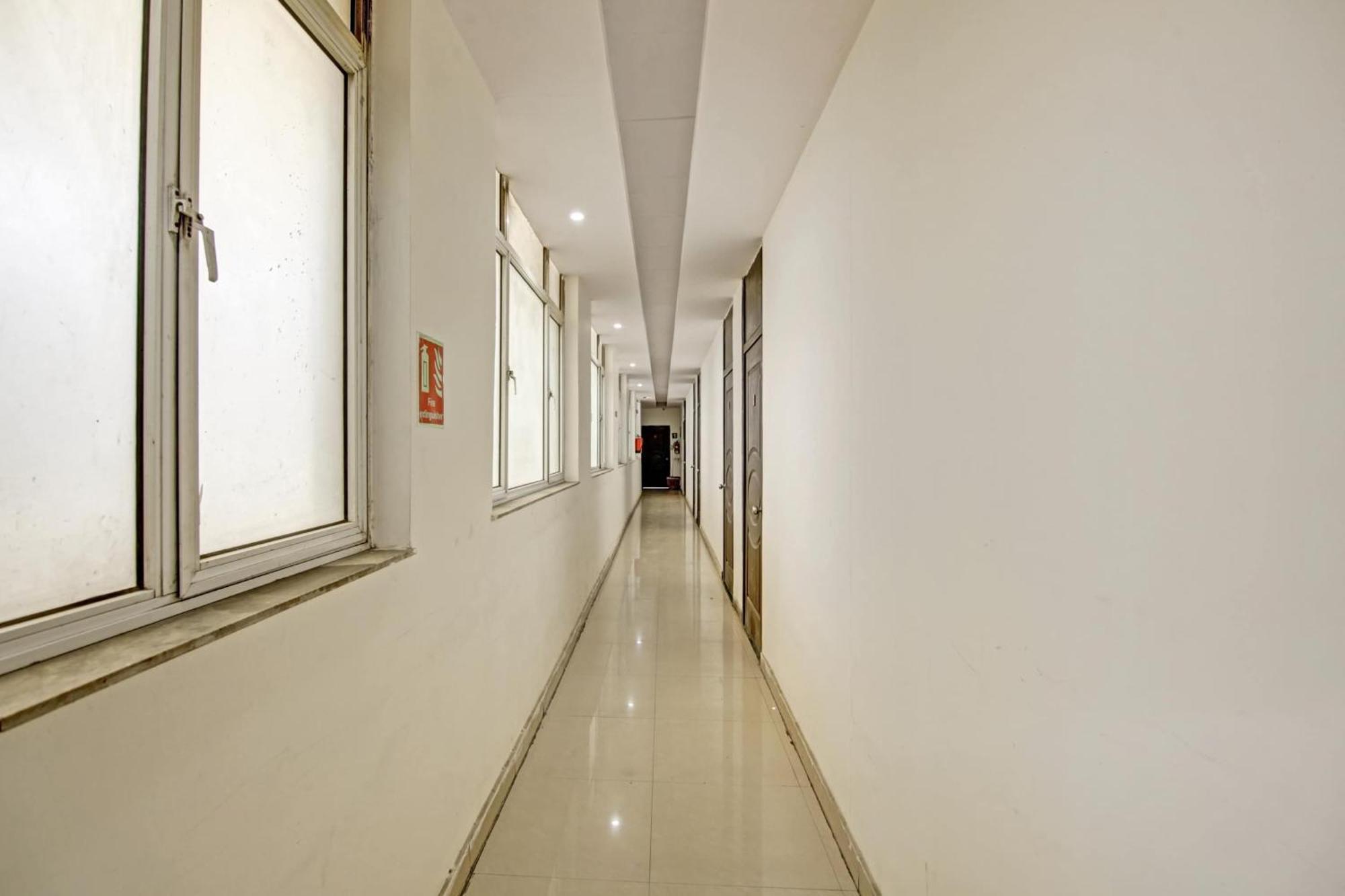 Hotel O Glorious Stayz Noida Exterior photo
